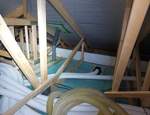 Zateplení novostavby dřevostavby typu bungalov pomocí foukané izolace